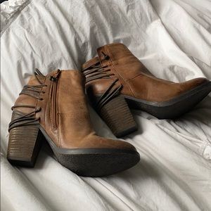 ✨Steve Madden Brown Leather Raglin Booties✨